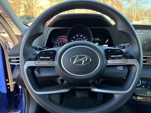 Used 2023 Hyundai Elantra SEL image 9