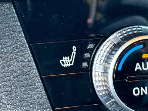 Used 2023 Mitsubishi Outlander SE image 31