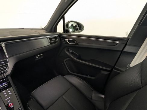 Certified 2025 Porsche Macan GTS AWD/4WD image 23