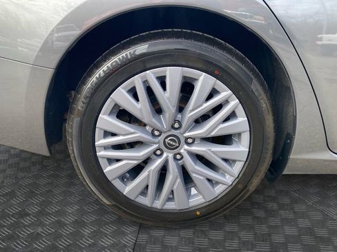 Used 2024 Nissan Altima 2.5 SV FWD image 32