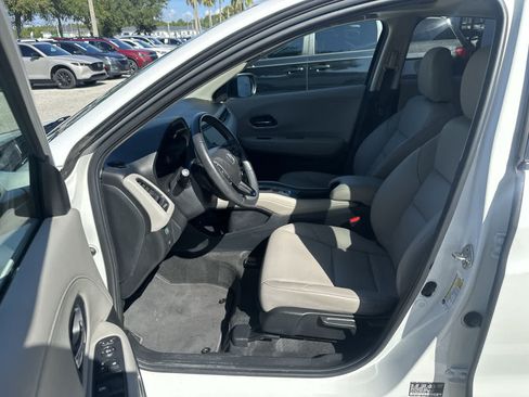 Used 2018 Honda HR-V EX-L image 2
