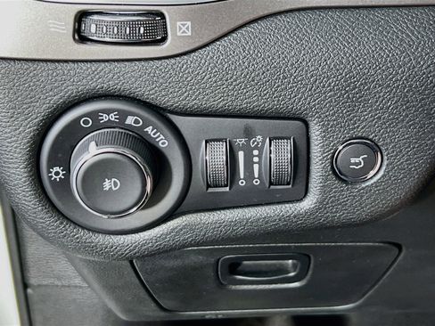 Used 2022 Jeep Cherokee Limited w/ Elite Package image 10