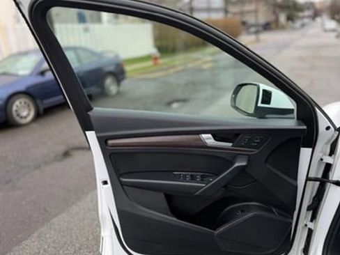 Used 2022 Audi Q5 2.0T Premium w/ Convenience Package image 16