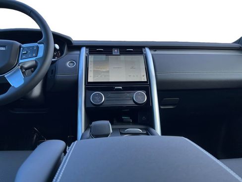 New 2025 Land Rover Discovery Dynamic SE image 27