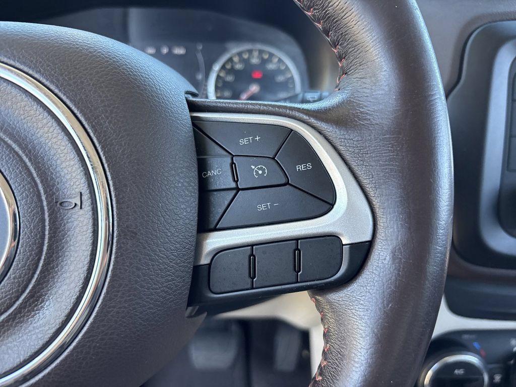 Used 2017 Jeep Renegade Latitude w/ Popular Equipment Group FWD image 29