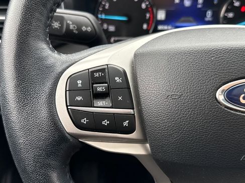 Certified 2022 Ford Explorer XLT w/ Equipment Group 202A image 19