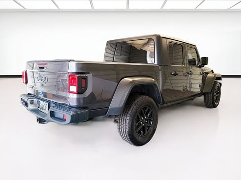 Used 2022 Jeep Gladiator Sport AWD/4WD image 4