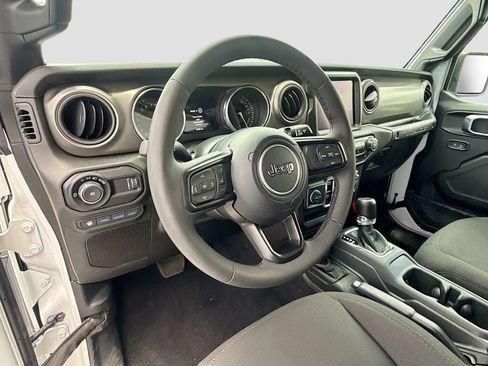 Used 2023 Jeep Wrangler Unlimited w/ Sun & Screen Package AWD/4WD image 12