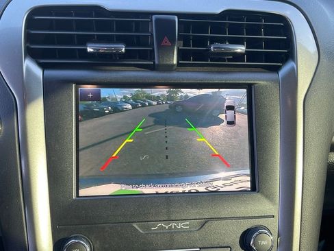 Used 2019 Ford Fusion SE FWD image 26