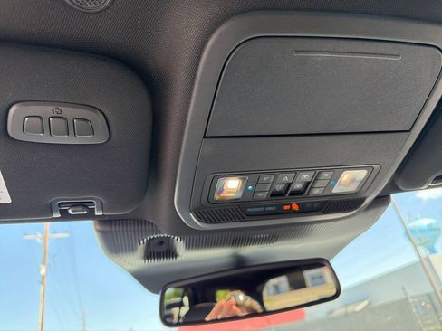Used 2025 Ford Explorer ST AWD/4WD image 29