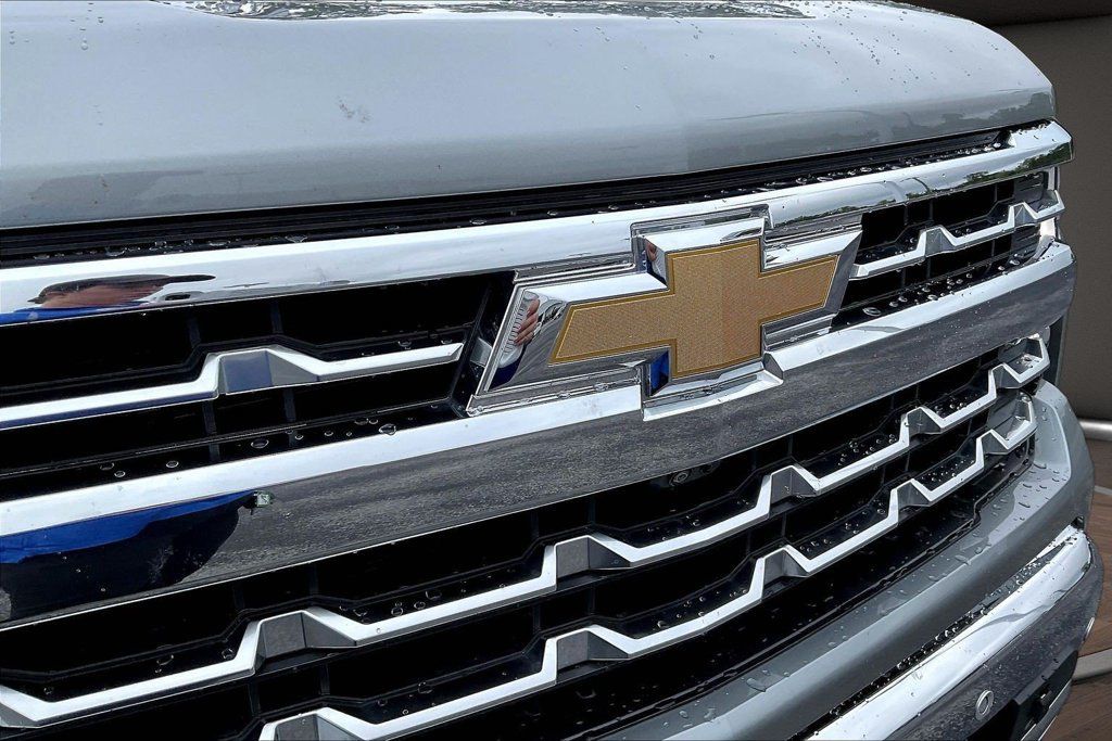 Used 2023 Chevrolet Silverado 1500 LTZ AWD/4WD image 37