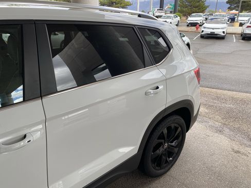 Used 2023 Volkswagen Taos SE w/ Black Wheel Package image 49