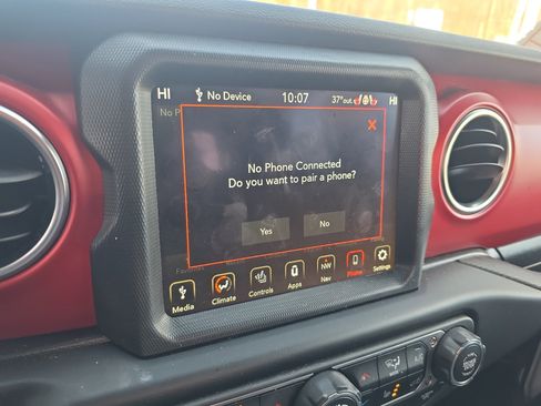 Used 2023 Jeep Gladiator Rubicon w/ Cold Weather Group image 23