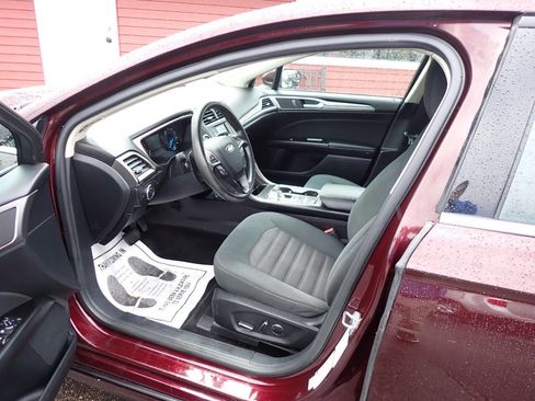 Used 2017 Ford Fusion SE FWD image 7