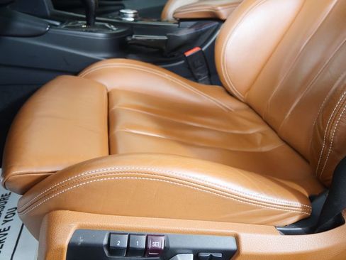 Used 2016 BMW M4 Convertible image 9