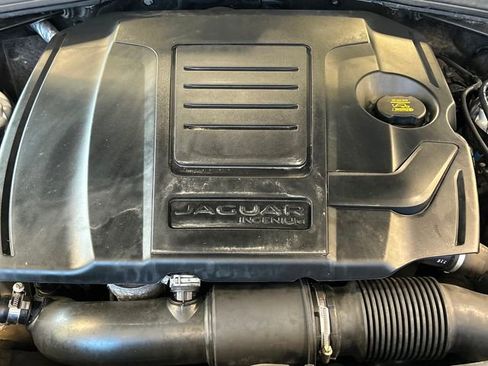 Used 2018 Jaguar F-PACE Premium image 37