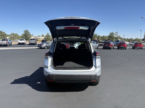 Used 2025 Nissan Rogue SV AWD/4WD image 10