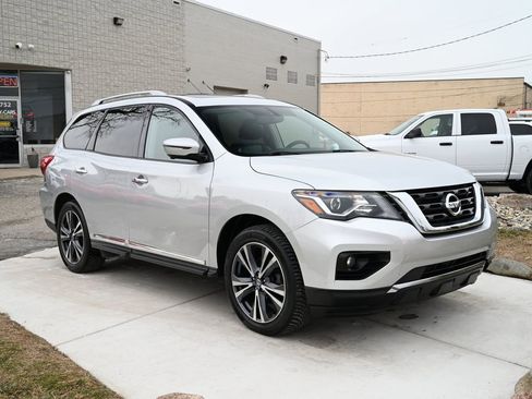 Used 2020 Nissan Pathfinder Platinum image 3