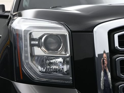 Used 2019 GMC Yukon XL SLT AWD/4WD image 4