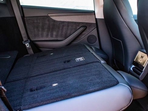 Used 2026 Tesla Model Y Long Range image 36