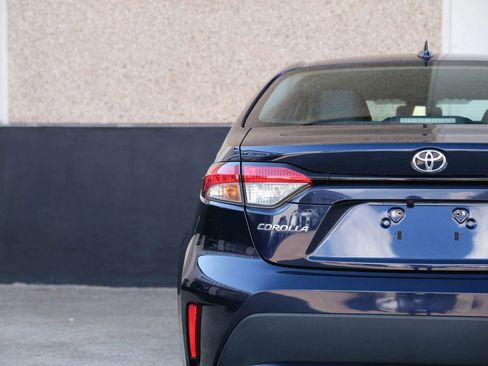 Used 2021 Toyota Corolla LE image 17