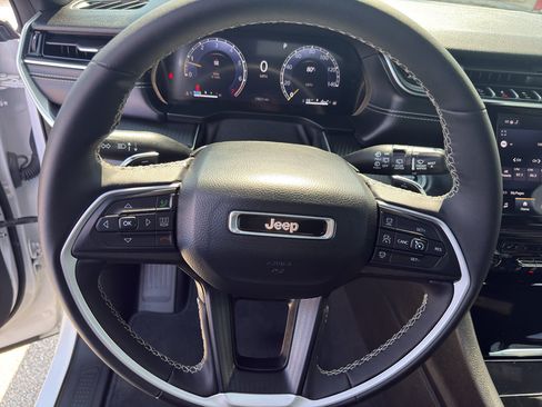 Used 2024 Jeep Grand Cherokee Altitude AWD/4WD image 15