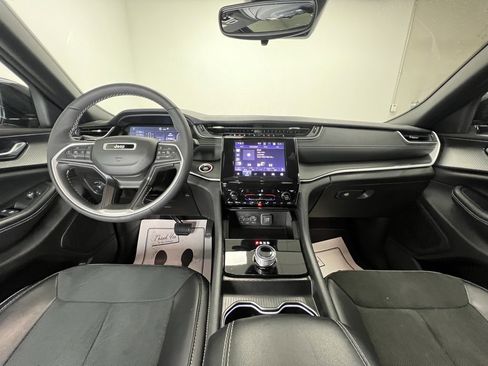 Used 2024 Jeep Grand Cherokee Altitude image 10