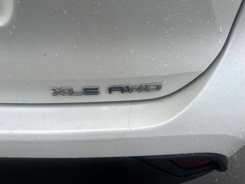Used 2021 Toyota Highlander XLE AWD/4WD image 7
