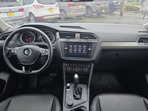 Used 2020 Volkswagen Tiguan SE w/ Panoramic Sunroof Package image 12