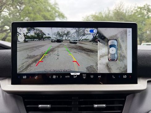 Used 2025 Ford Explorer ST-Line w/ ST-Line Street Pack image 16