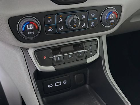 Used 2024 GMC Terrain SLE w/ Driver Convenience Package FWD image 18