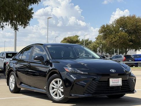 Used 2025 Toyota Camry LE FWD image 2