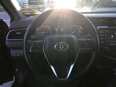 Used 2019 Toyota Camry XLE image 11