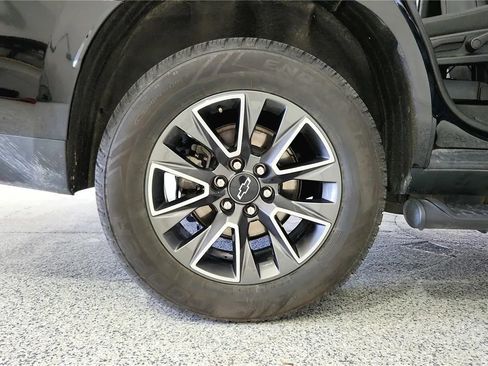 Used 2023 Chevrolet Tahoe Z71 w/ Luxury Package AWD/4WD image 13