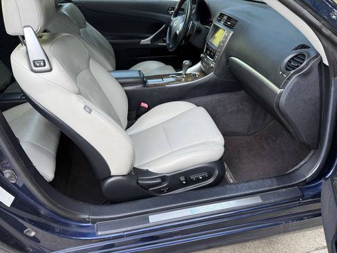 Used 2013 Lexus IS 250C w/ Luxury Pkg RWD image 21