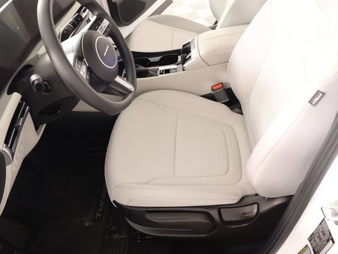 Certified 2025 Hyundai Tucson SE image 10