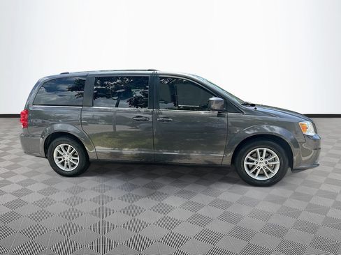Used 2020 Dodge Grand Caravan SXT FWD image 5