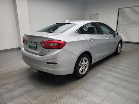 Used 2017 Chevrolet Cruze LT FWD image 9