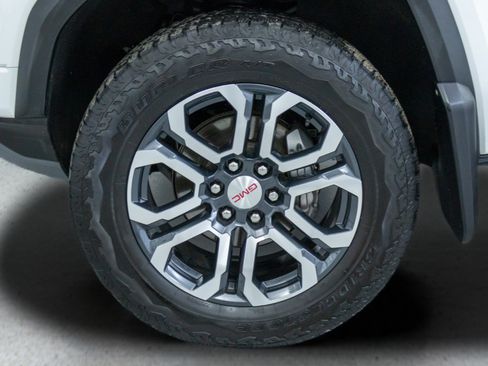 Certified 2023 GMC Canyon AT4 w/ AT4 Premium Package AWD/4WD image 9
