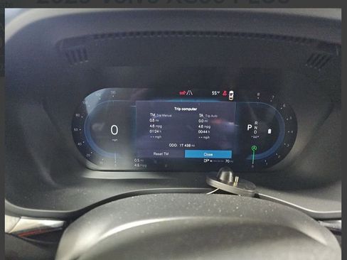 Used 2025 Volvo XC60 B5 Plus image 16