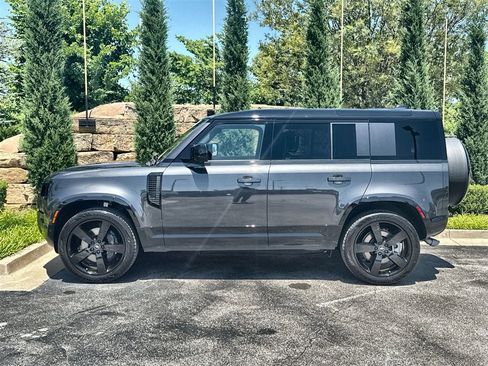 Used 2025 Land Rover Defender 110 X-Dynamic SE image 2