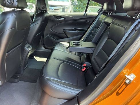 Used 2017 Chevrolet Cruze Premier FWD image 18