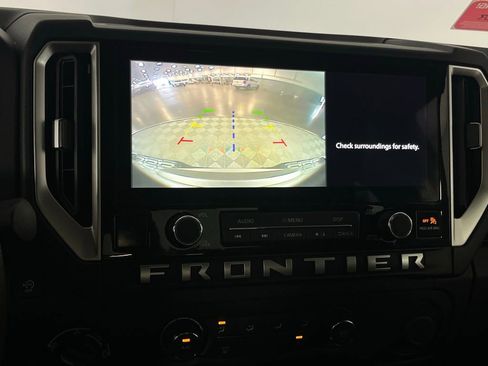 Used 2025 Nissan Frontier SV image 17