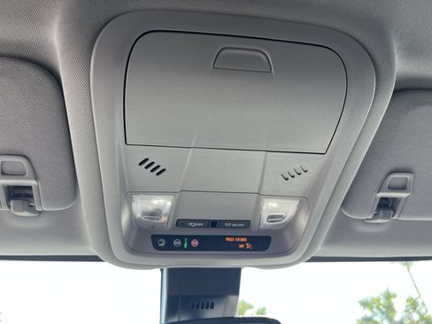 Used 2023 GMC Terrain SLE w/ Elevation Edition FWD image 28