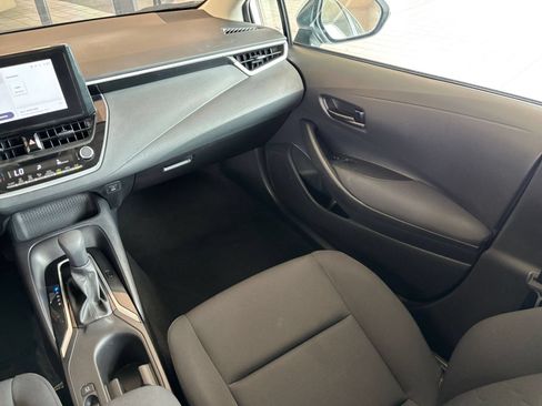 Used 2025 Toyota Corolla LE FWD image 33