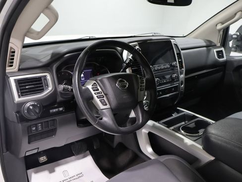 Used 2020 Nissan Titan SV w/ SV Convenience Package AWD/4WD image 14