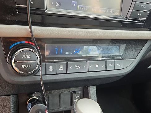 Used 2016 Toyota Corolla LE FWD image 12