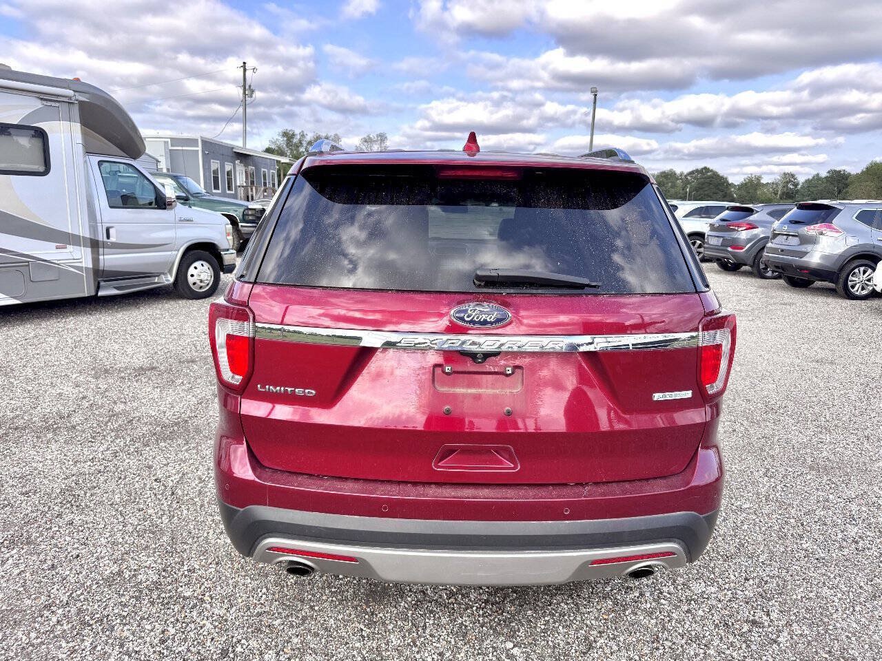 Used 2017 Ford Explorer Limited w/ Equipment Group 301A FWD image 8