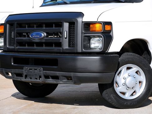 Used 2014 Ford E-150 and Econoline 150 w/ Power Group RWD image 20