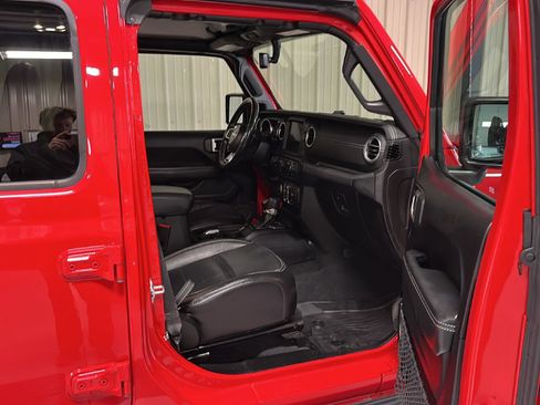 Used 2019 Jeep Wrangler Unlimited Sahara image 14